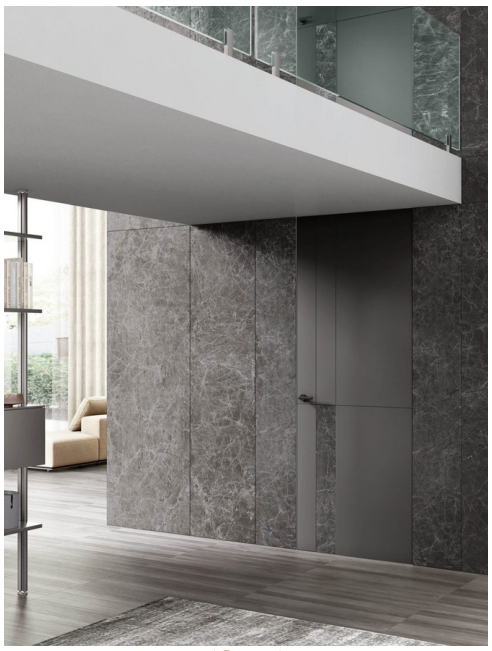 Porta a filo a tutta altezza con inserto decorativo