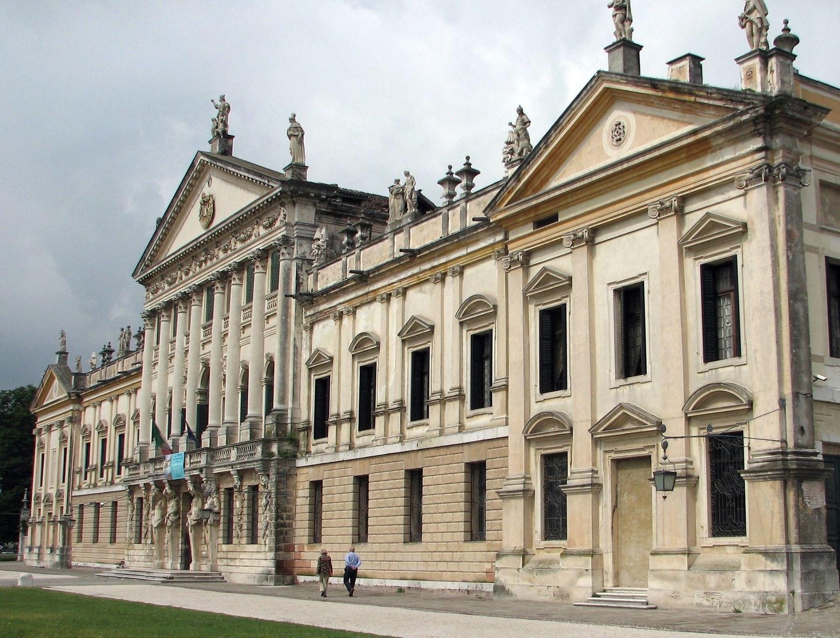 The monumental façade of Villa Pisani: stone, stucco and statues, all on commission.